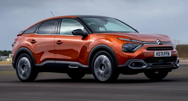 Недооценен герой в сегмента на семейните автомобили. Тук няма големи колела или унищожаващи карането спортни настройки на окачването. Вместо това комфортът е на първо място - с гъвкаво возене и подобни на дивани седалки.
И докато някои конкуренти са малко по-просторни или по-спокойни на пътя, малцина са толкова евтини. Цени за базовия бензинов C4 You! започват от 23 000 евро &mdash; цифра, която подбива много автомобили от класа. C4 се предлага и с изцяло електрическо задвижване.

Минуси
&bull; По-малък багажник от конкурентите
&bull; Не е много вълнуващо за шофиране
&bull; Тромава информационно-развлекателна система